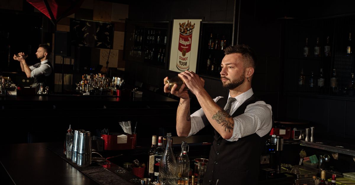 Aprire un cocktail bar: licenze e costi