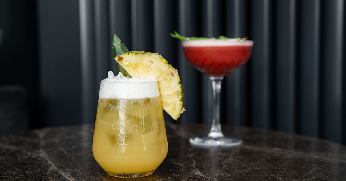 Menu engineering bar — la carta dei cocktail su un tavolo del locale