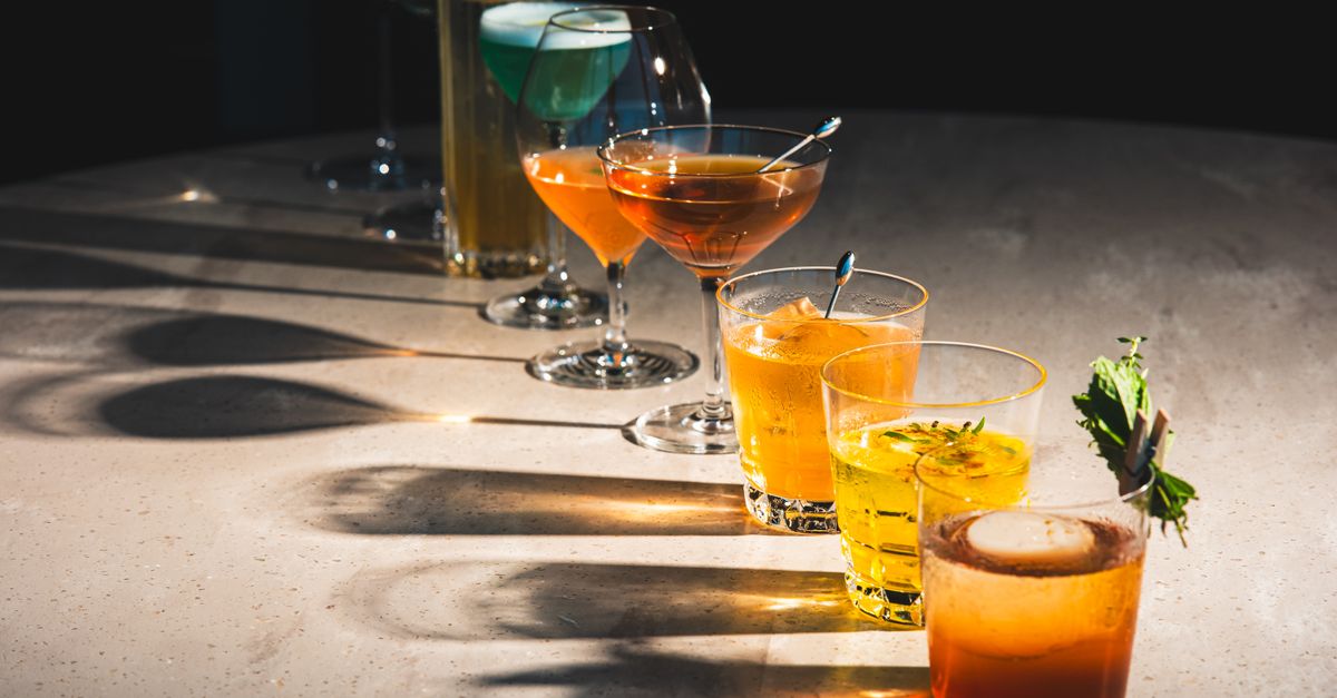 Mocktail e cocktail analcolici al bar