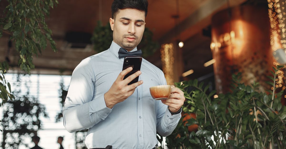 Rispondere alle recensioni negative — un cliente lascia una valutazione online